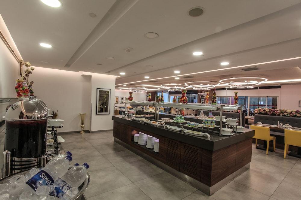 Hilton Garden Gimat Otel